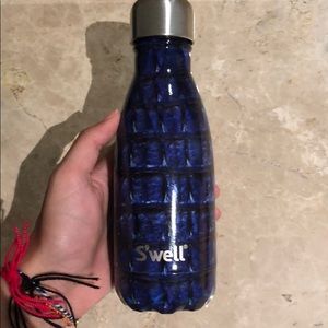Swell water bottle